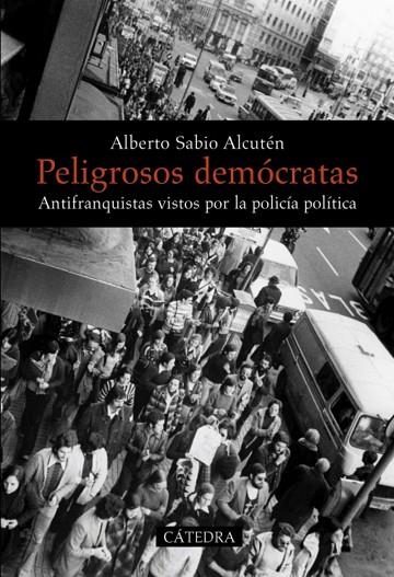 Peligrosos demócratas | 9788437628974 | ALBERTO SABIO ALCUTÉN