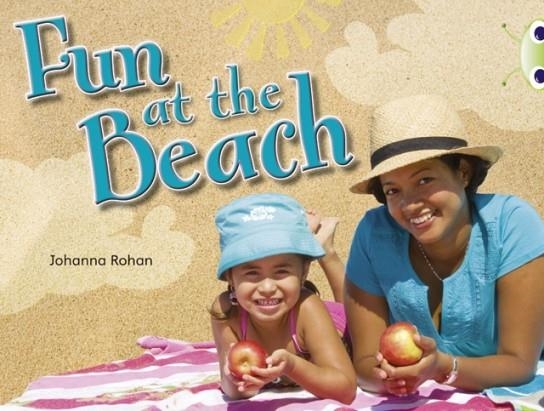 FUN AT THE BEACH | 9780433004523