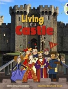 LIVING IN A CASTLE | 9780435144319