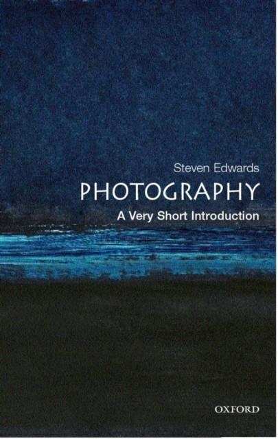 PHOTOGRAPHY: A VERY SHORT INTRODUCTION | 9780192801647 | STEVE EDWARDS