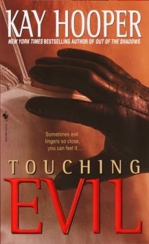 TOUCHING EVIL | 9780553583441 | KAY HOOPER